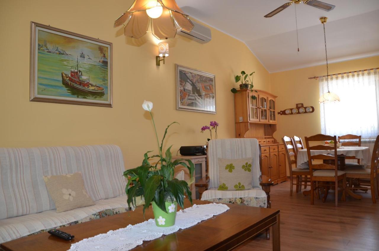 Villa Fragola - Holiday House With Large Garden Tinjan Екстер'єр фото